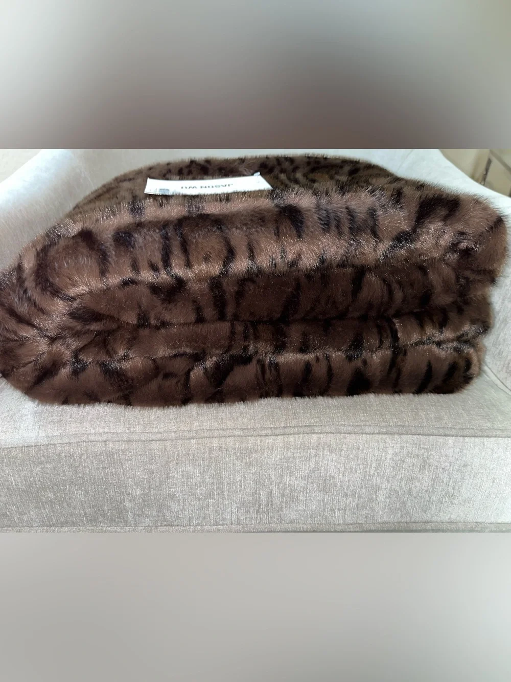 1-NWT Jason Wu Cheetah/Leopard Design luxury Faux Fur Throw Blanket 50”x 70”